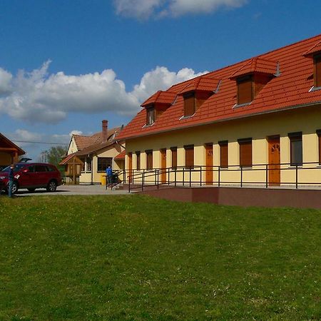 S'Schnoganeschd Villa Nemesvid Екстериор снимка