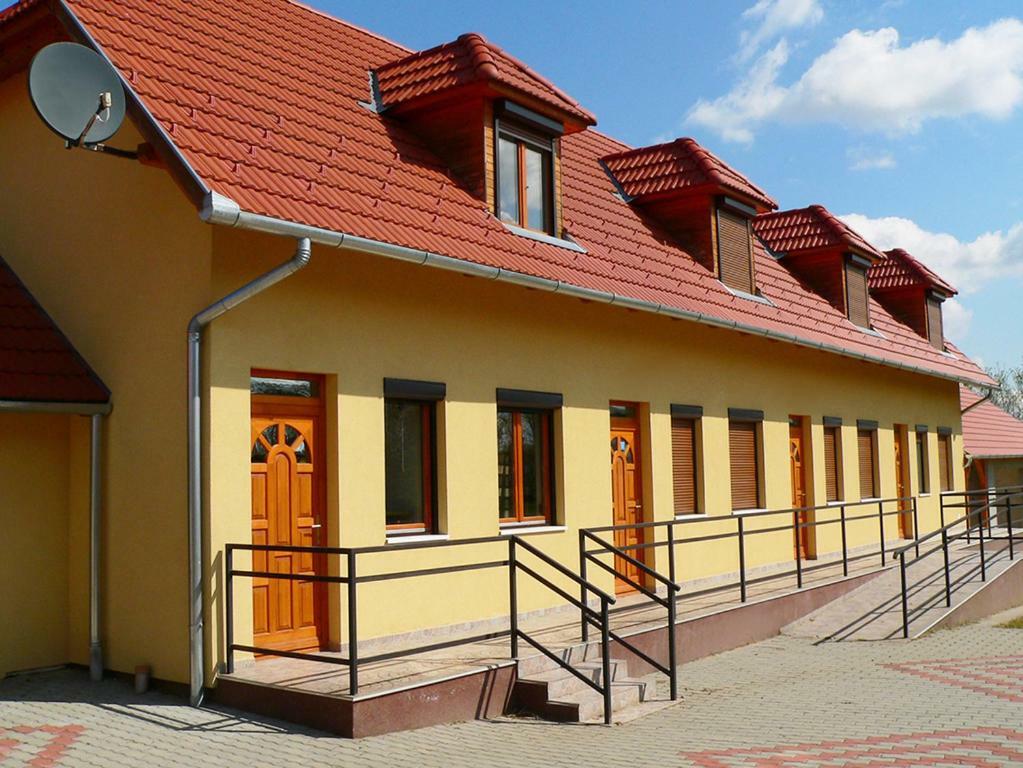 S'Schnoganeschd Villa Nemesvid Екстериор снимка